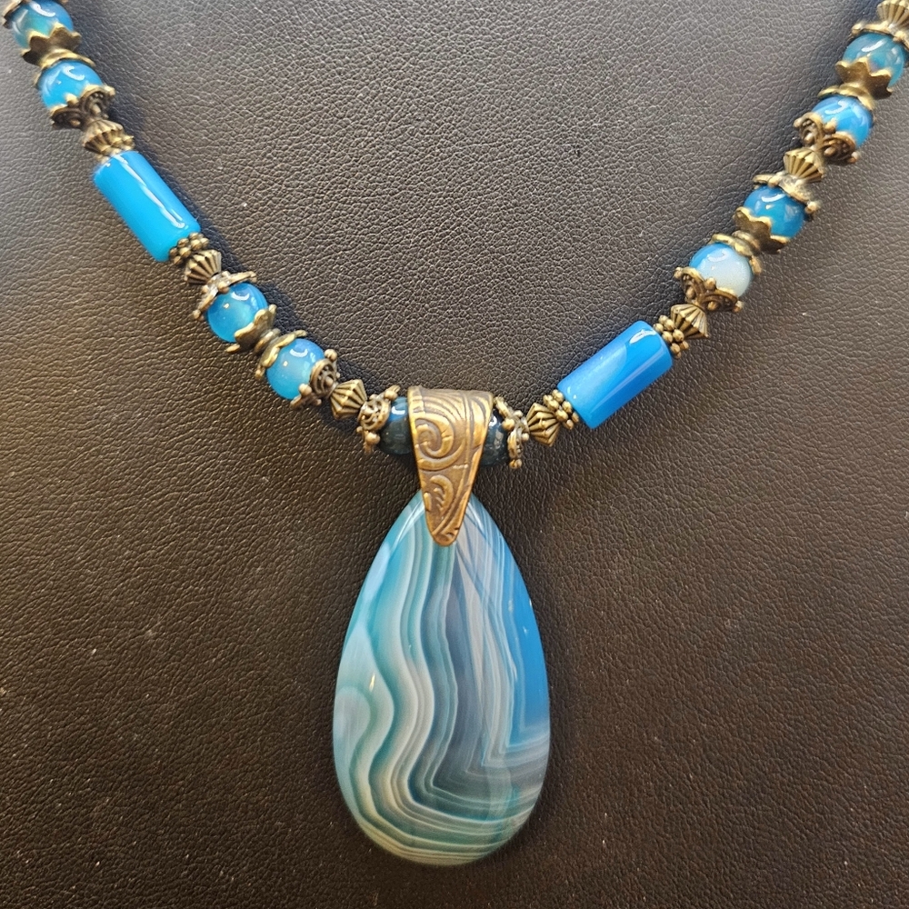 Botswana Agate Pendant with Blue Lace Agate Necklace and Earrings